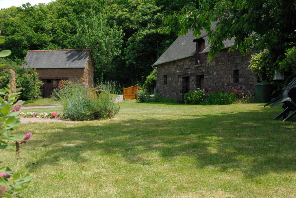 Chambres D'Hotes La Fontaine Garel Iffendic Buitenkant foto